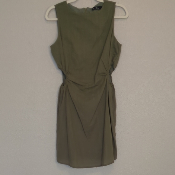 Lillusory green knee-length sleeveless tank dress with side cut outs - Picture 2 of 8